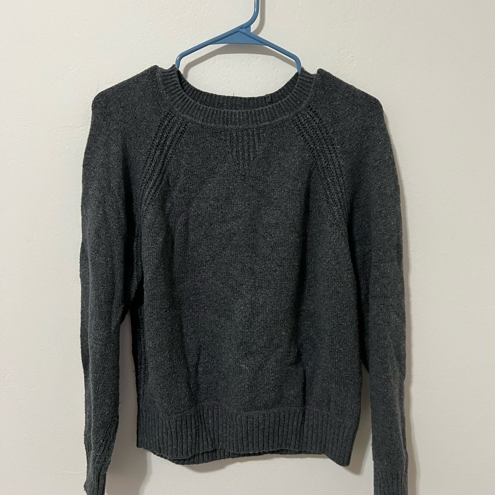 GREY SWEATER